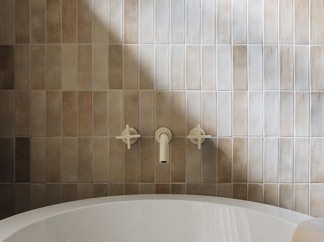 Time to step back from the ups + downs of life? We got yer vacay tub right here!