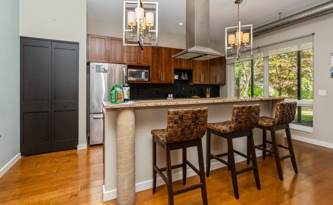 Pour, prep, repeat—this kitchen’s ready for anything!