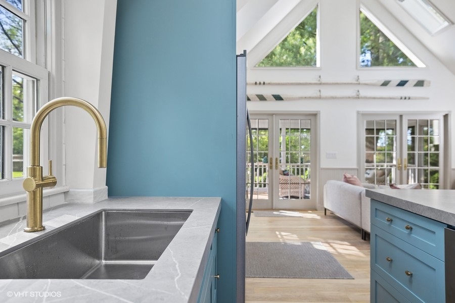 Porcelain counters provide plenty of prep space for chefs of all calibers.