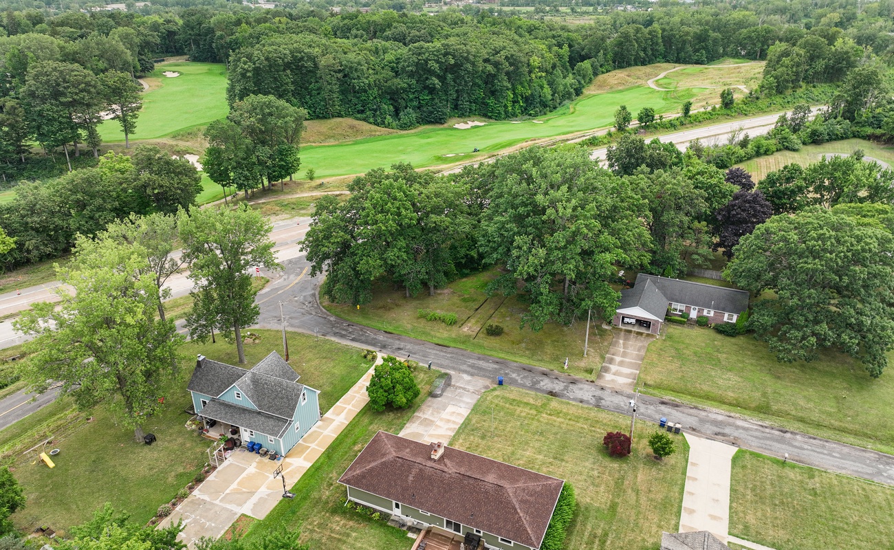 The Jack Nicklaus-designed Harbor Shores golf course is just steps away from Rocky Gap Getaway!