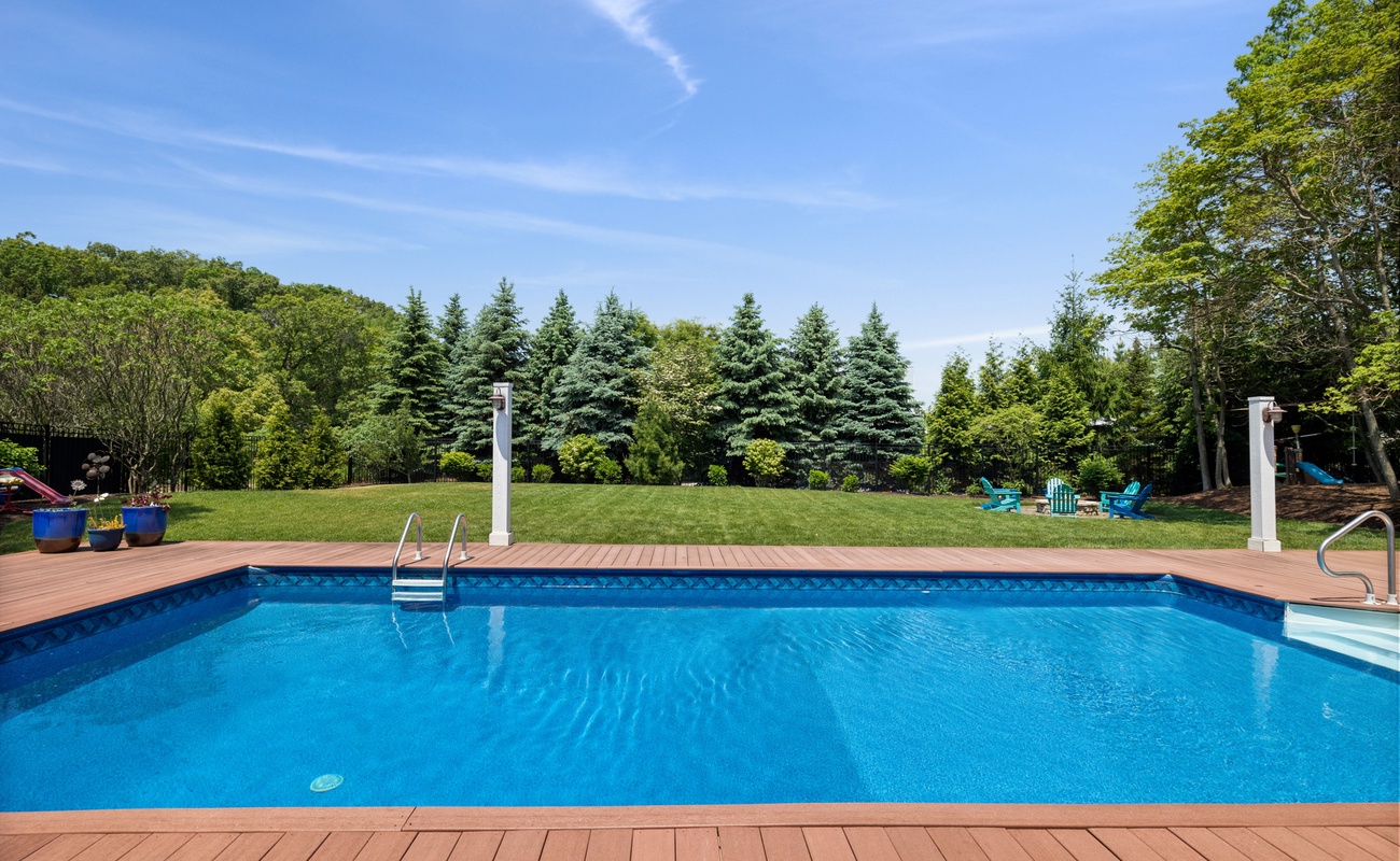 Swim laps, lounge in the sun, or enjoy a cool drink by the water’s edge.