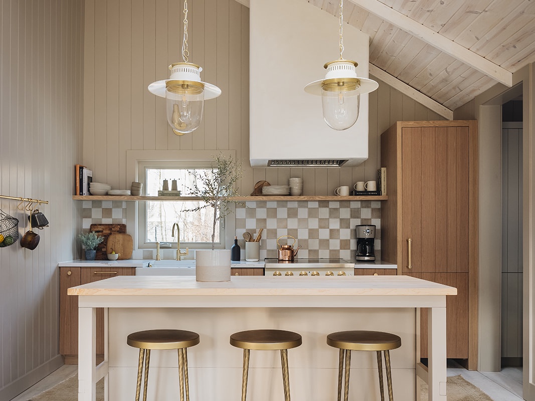 For those who appreciate a kitchen that draws you right into it, here ya' go!