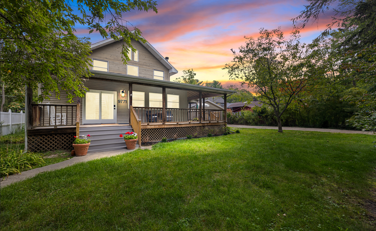Wraparound porch vibes & sunset magic!