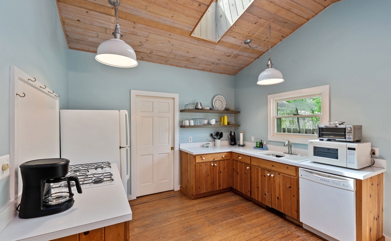 The kitchen is equipped with all you need, whether preparing a fast breakfast or family dinner.