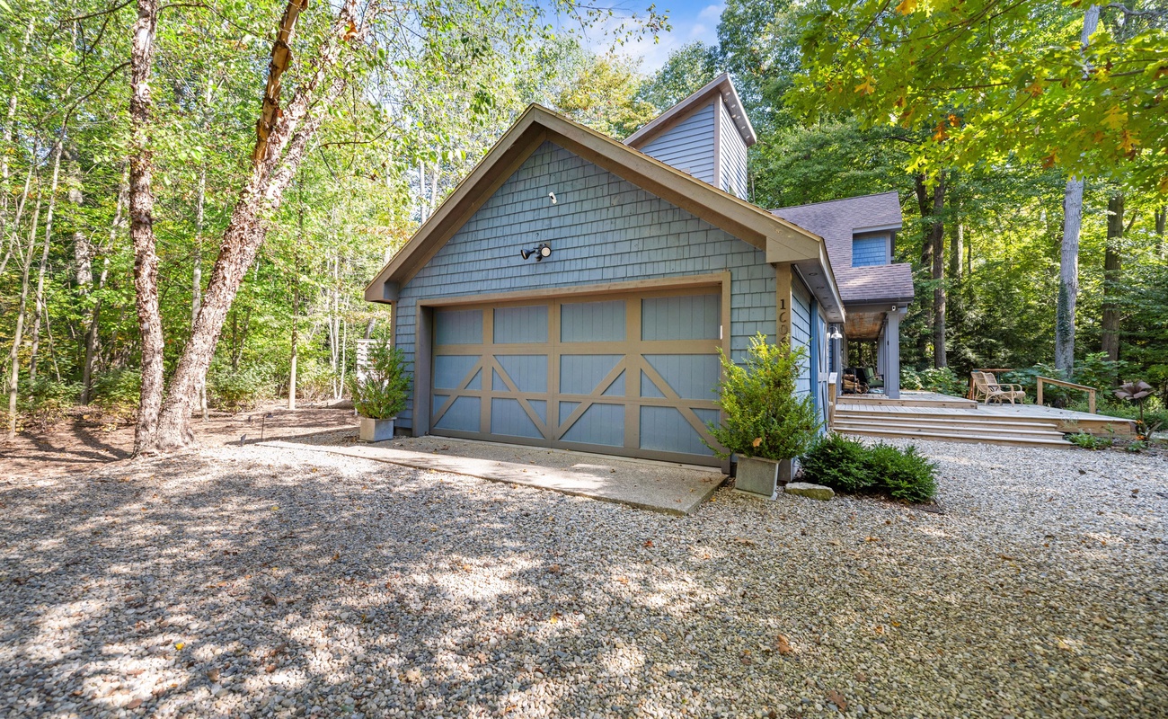 Park here, unwind there—welcome to your woodland retreat!