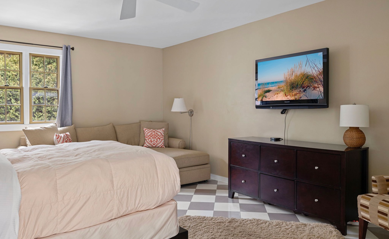 Suite 3 has a queen-size and a sofa bed.