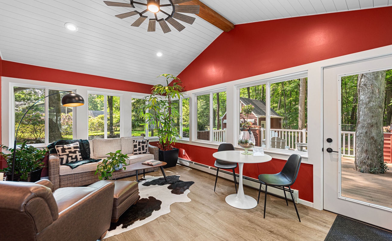 If coziness had a headquarters, this would be it. Now accepting applications for afternoon loungers.