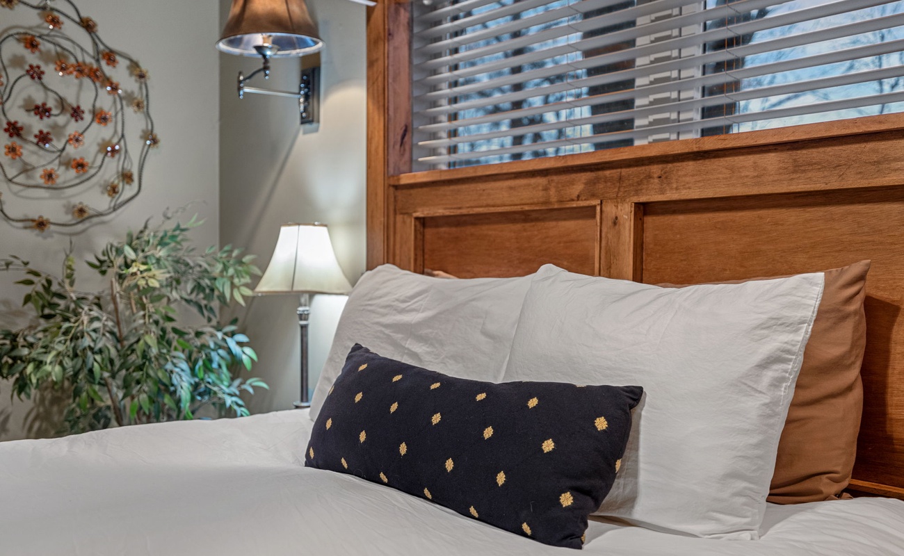 Fluffy pillows, soft lighting, and pure relaxation—this is what dreams are made of.