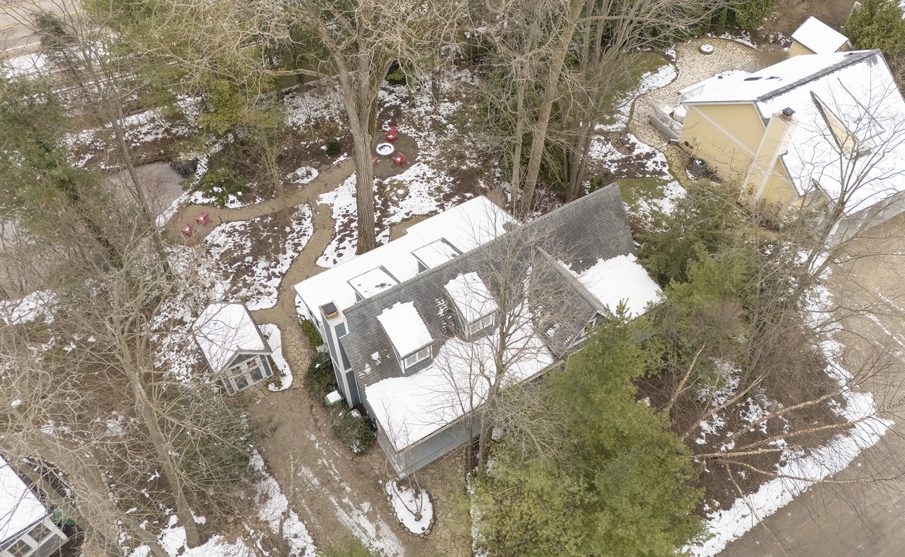 An aerial view of Star Cottage, a perfect Union Pier getaway spot.