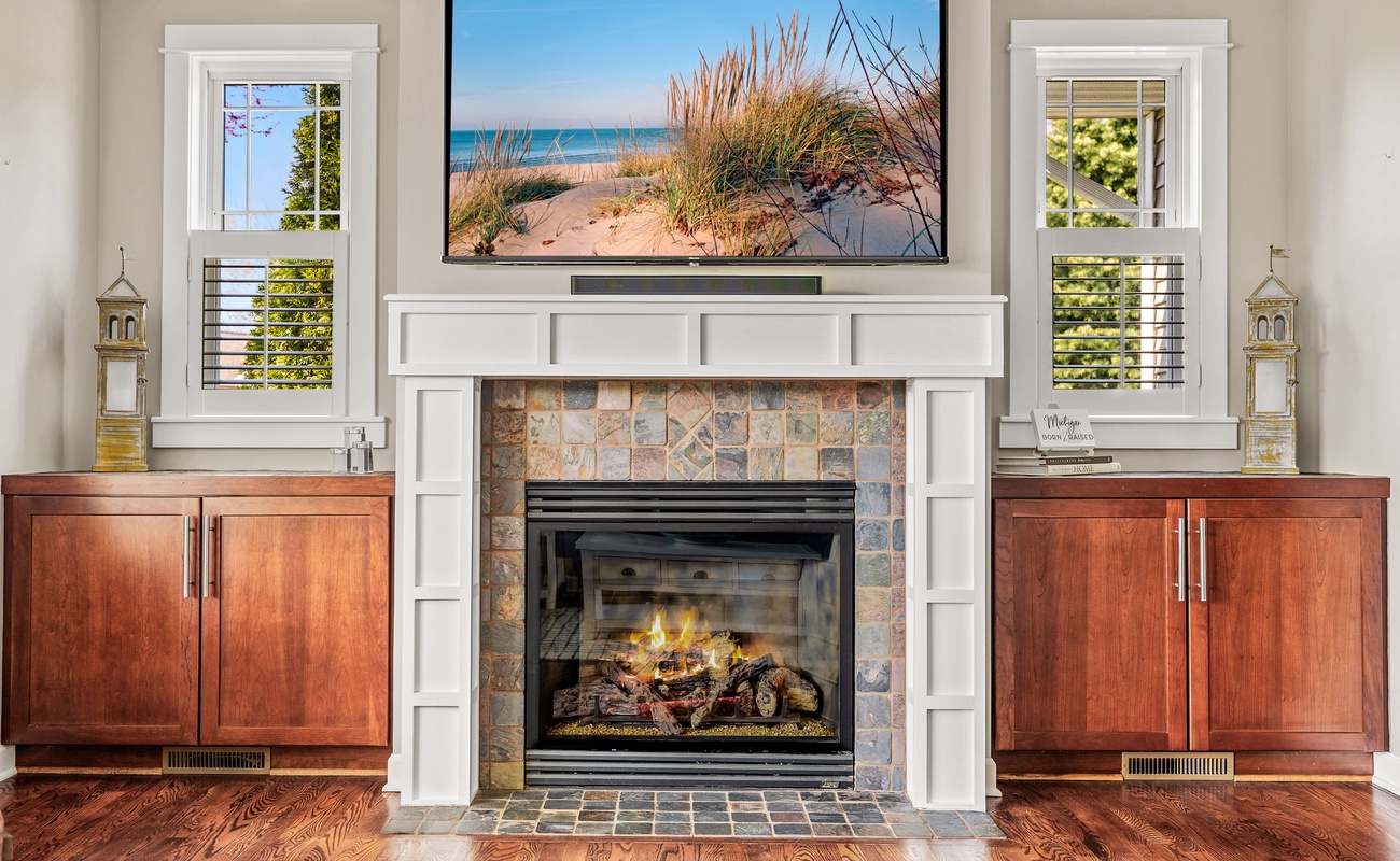 Movie nights by the fire? Yes, please! Comfort for the whole crew.