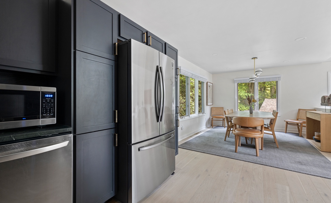 Easily serve straight from the kitchen.