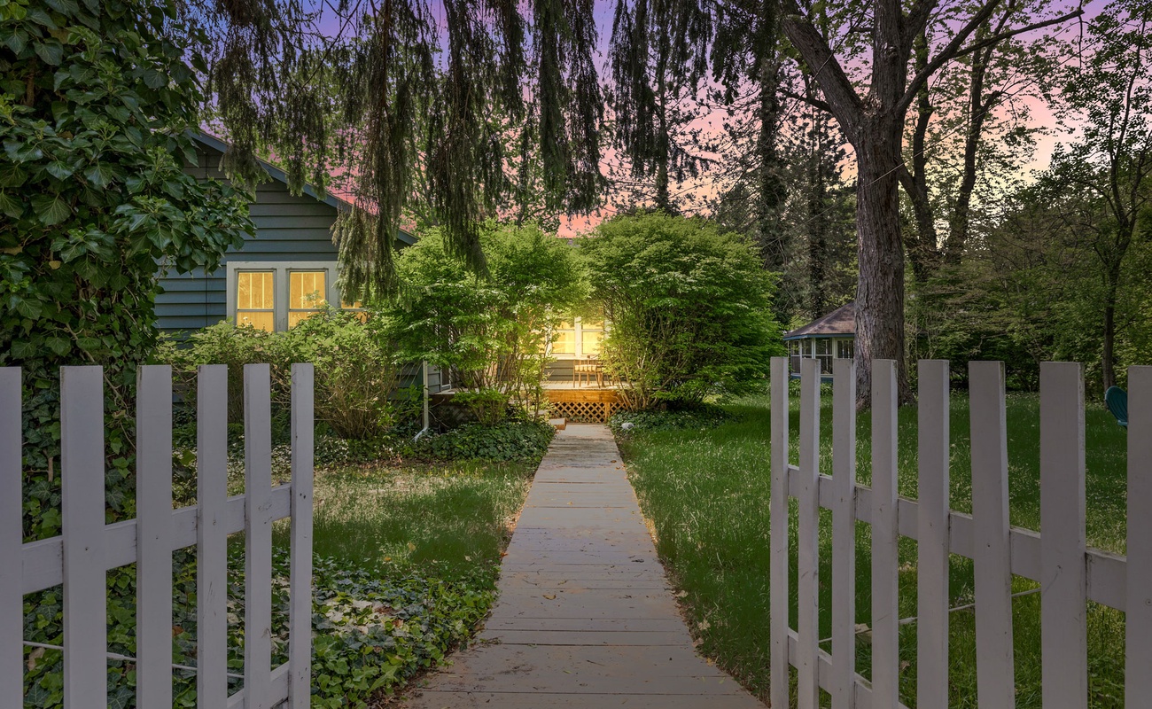 Nan’s Escape would not be complete without the classic white-picket fence.