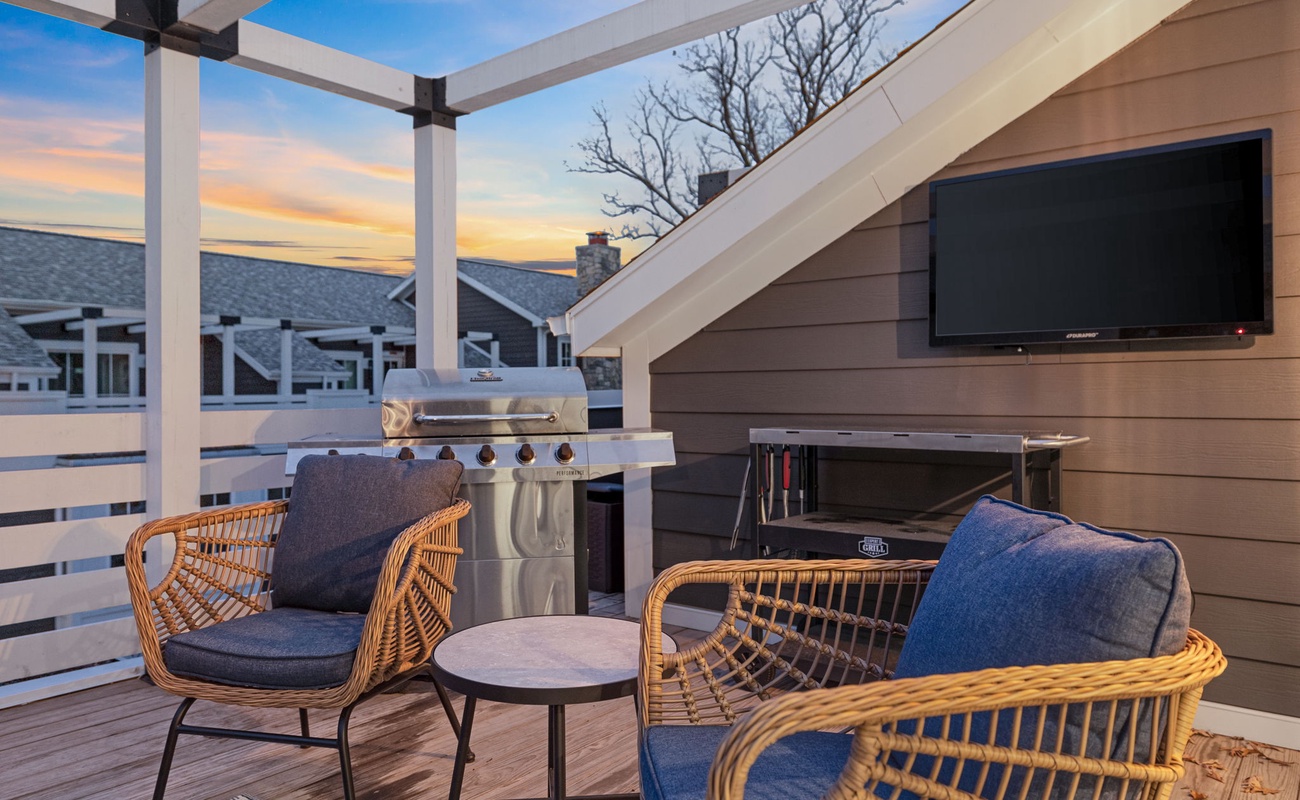 Sunsets, BBQs, and comfy seats? Yes, please.