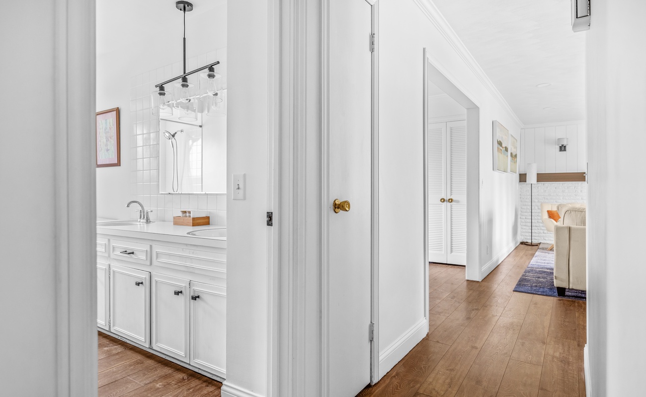 Crisp white walls, warm wood floors - an aesthetic we love to call pure delight.