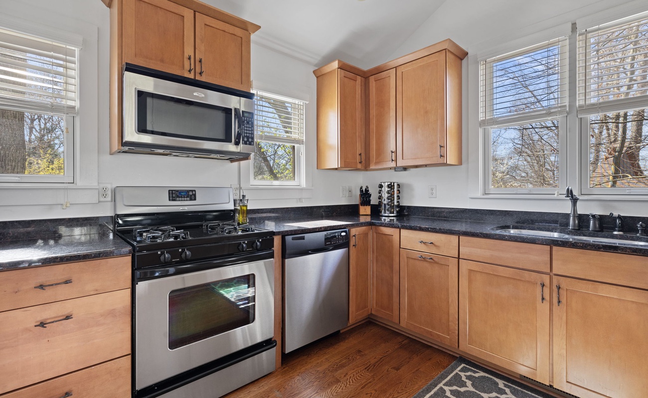 When you're feeling like whipping up a vacay meal or snack-this kitchen's ready.