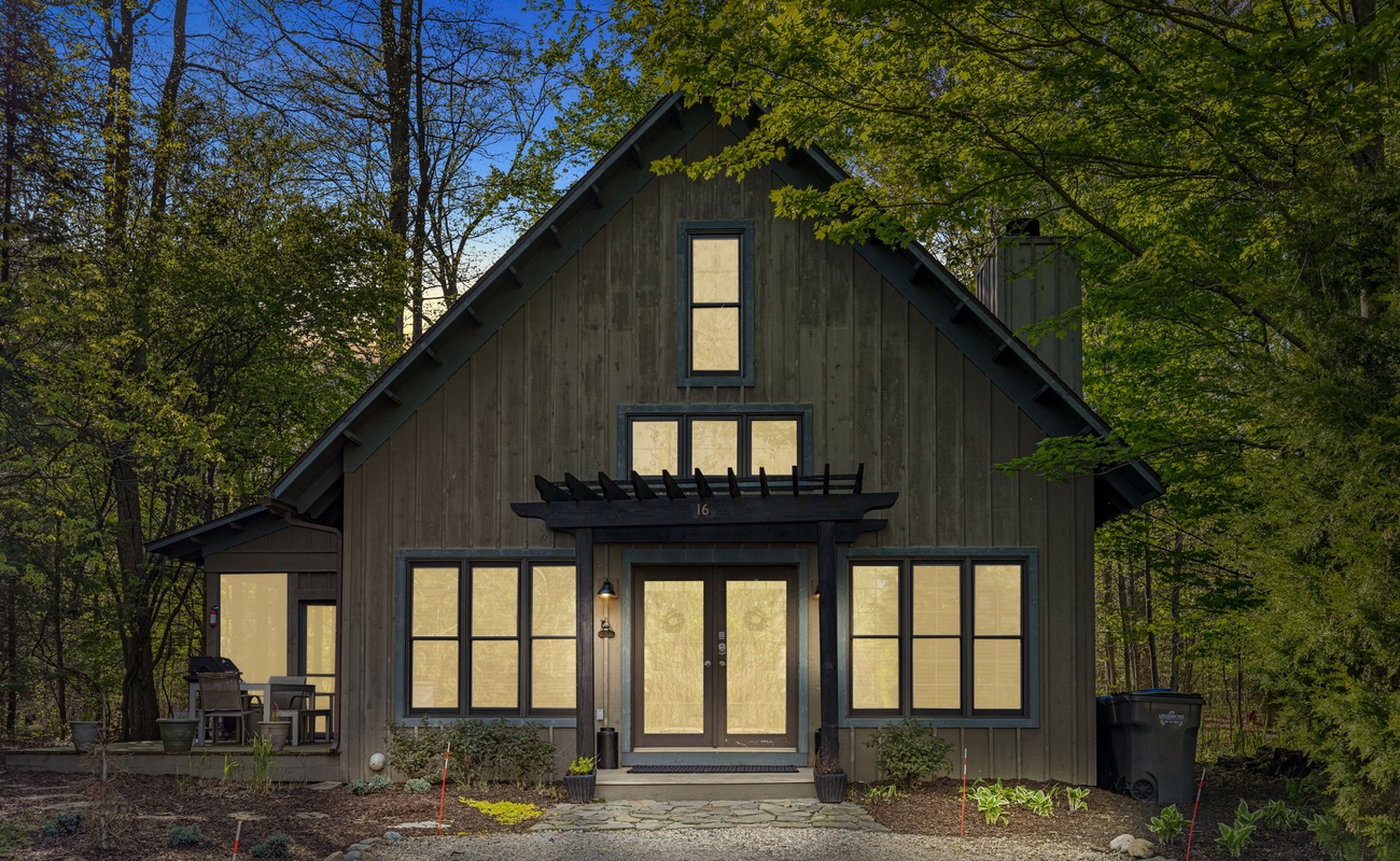 Deer Haus in the evening – the essence of peace and tranquility.