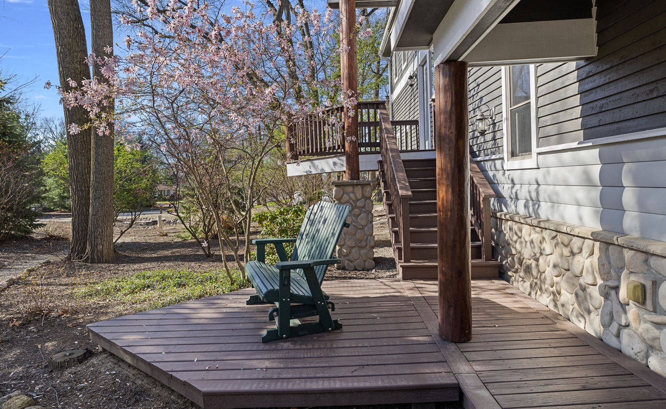 Out on the side deck is a cozy bench that's perfect for meditating or chillin'.