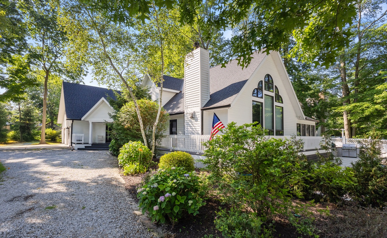 Classic charm with a touch of nature—where every day feels like a retreat.