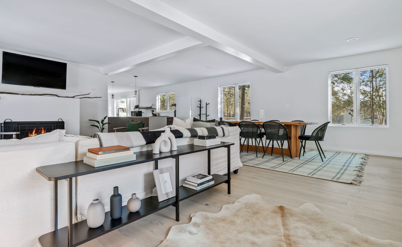 From fireside lounging to dinner party hosting, this space has it all—style, flow, and those dreamy forest views.