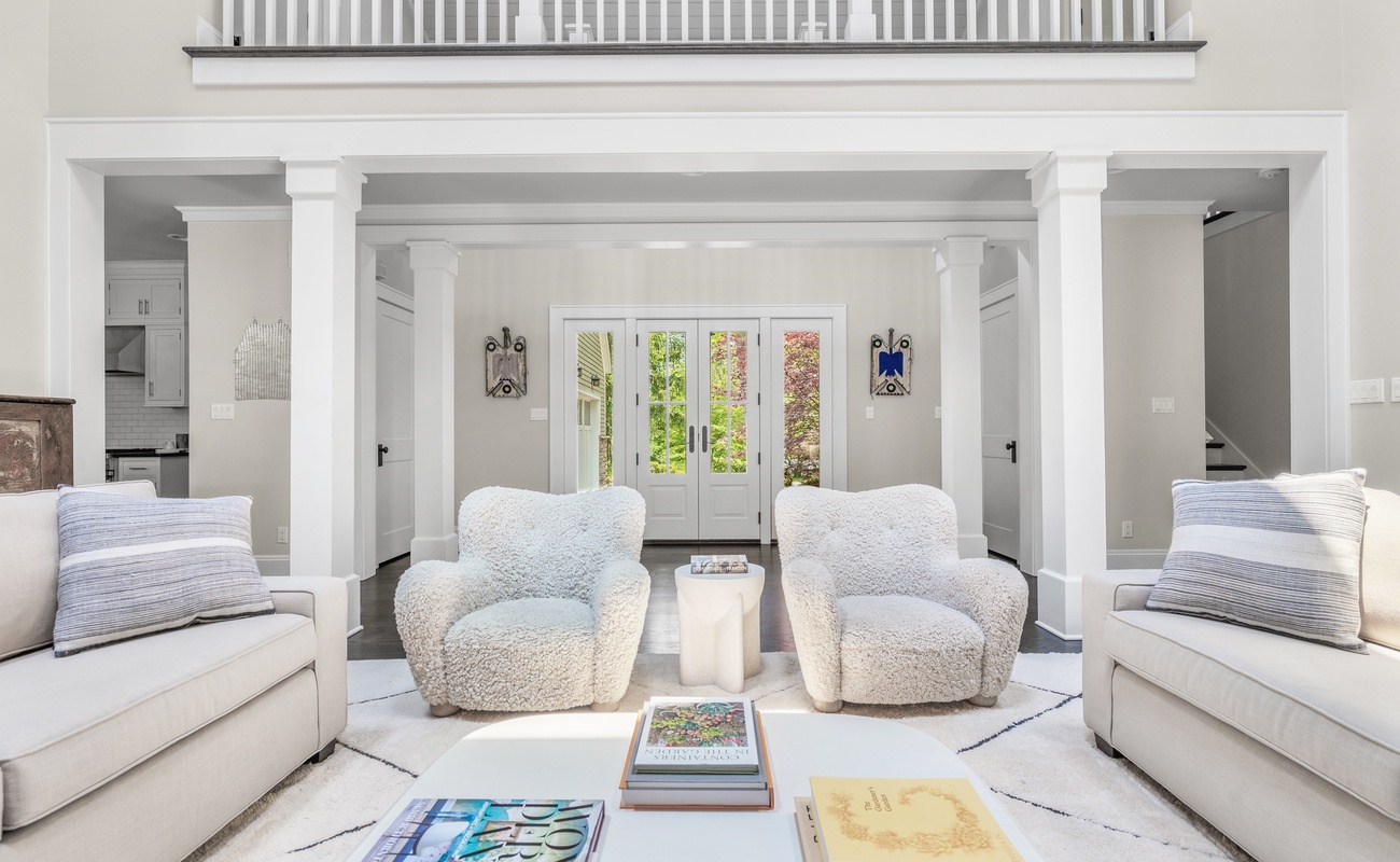 Bouclé beauty and high ceilings. This room is pure bliss.