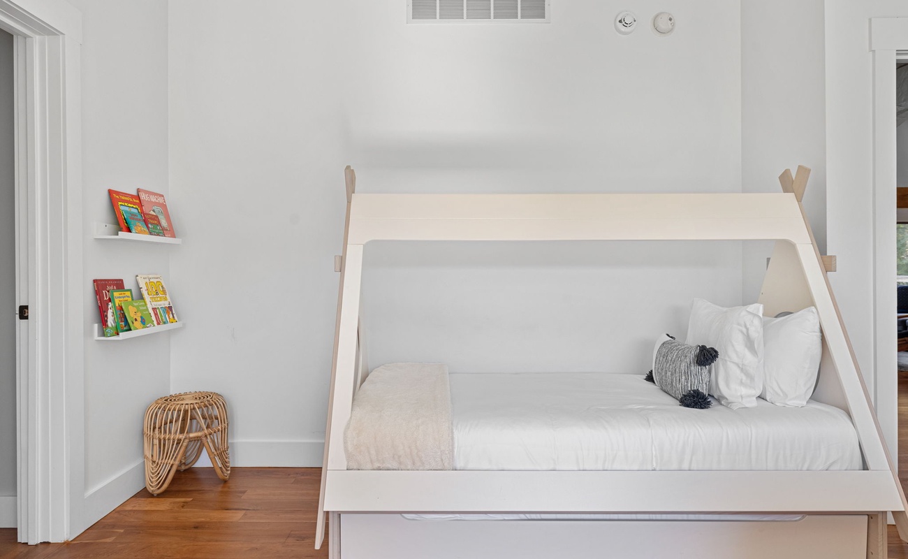 Tiny bed, big dreams!