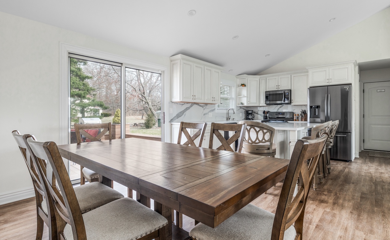 Big table vibes for pancakes, pizza, puzzles & all the best moments.