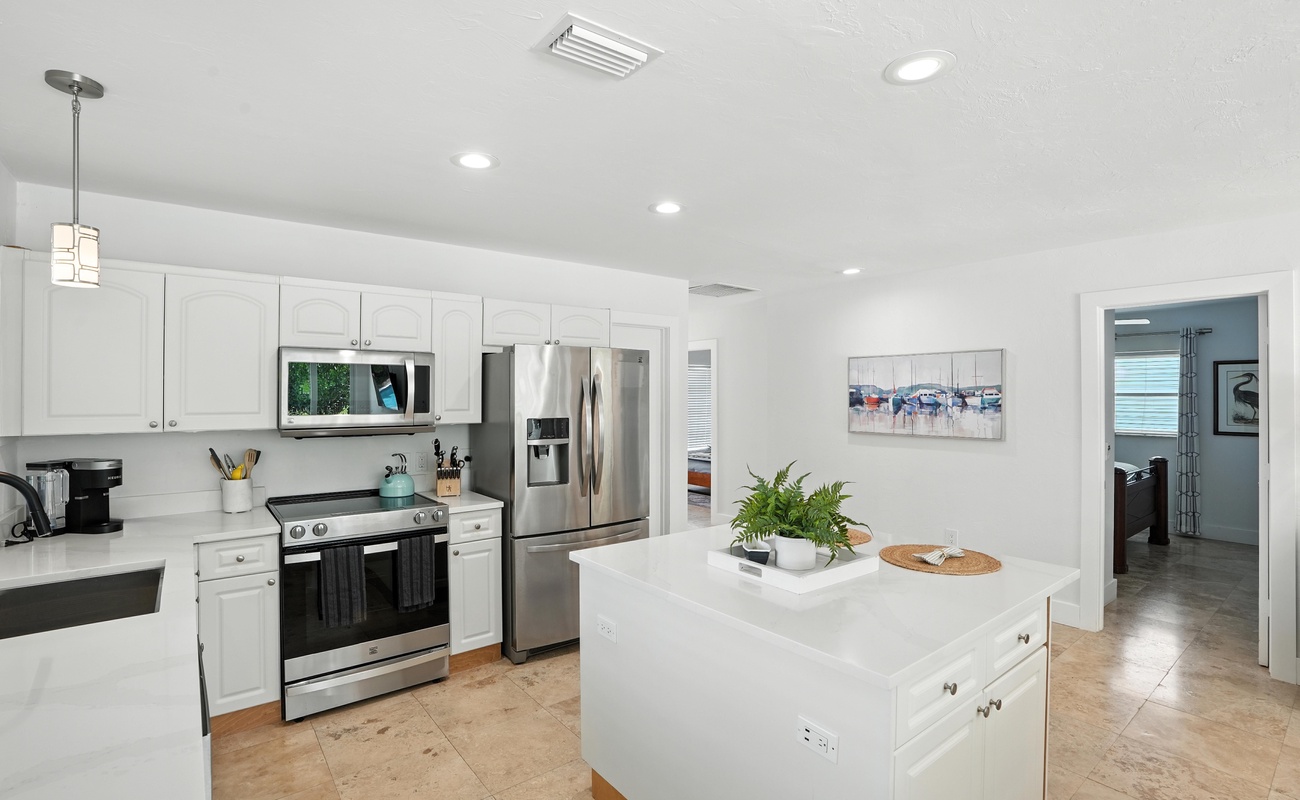 A perfect Florida kitchen: bright, breezy and full of flair.