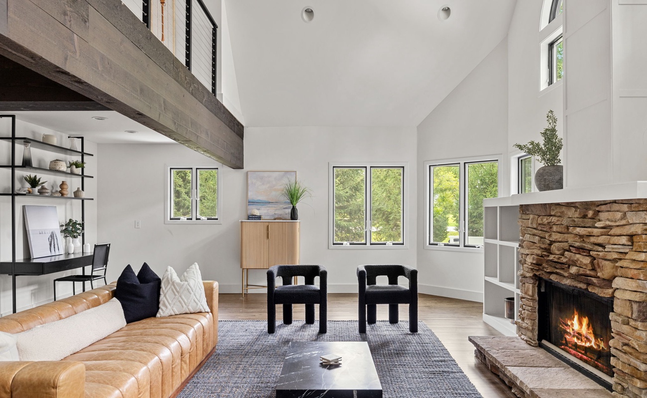 Sofa by the fire, chairs by the windows—it’s all about the perfect seating balance.