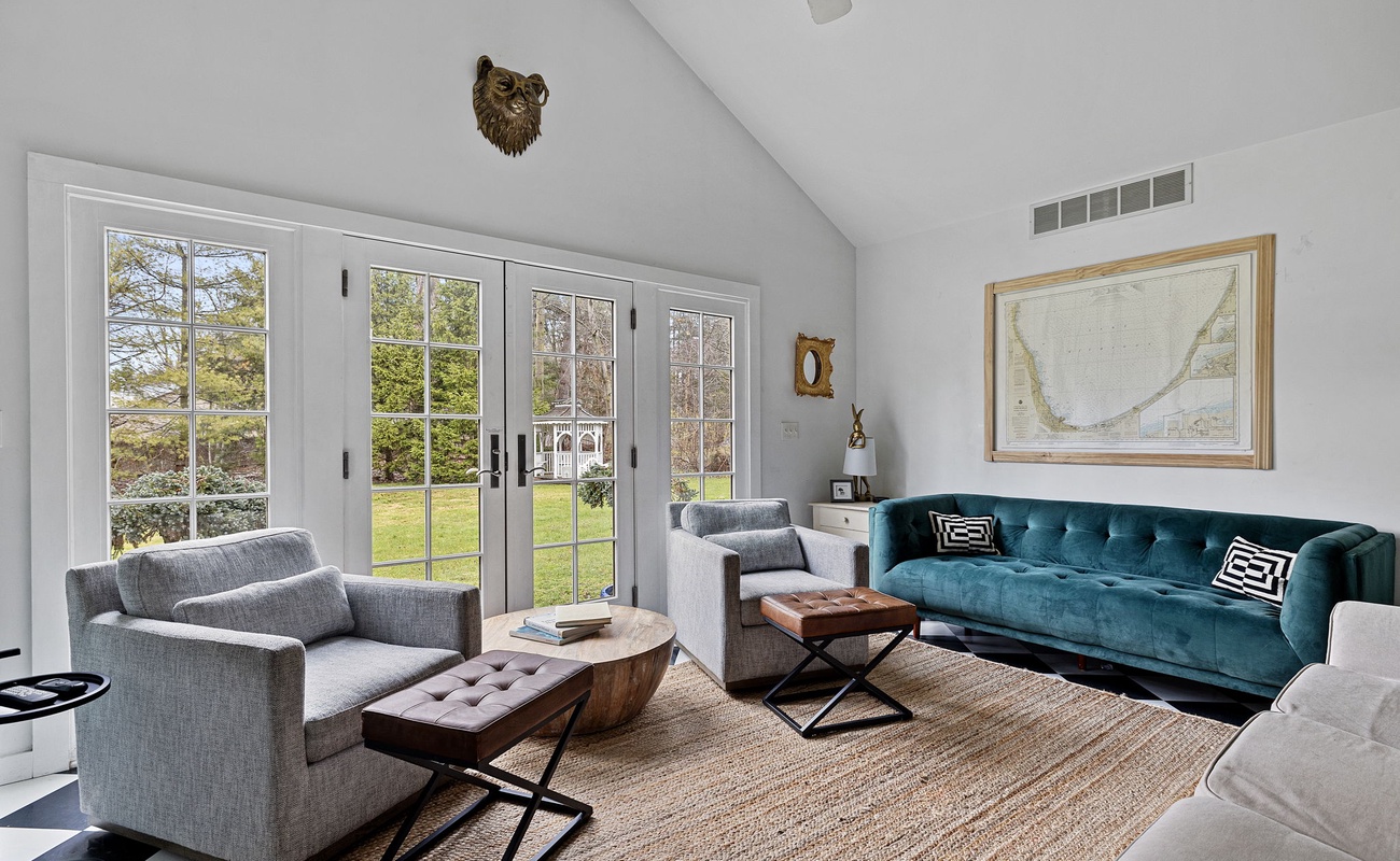 Cushy comfort galore is our jam, and this cool vacay property is packed with it!