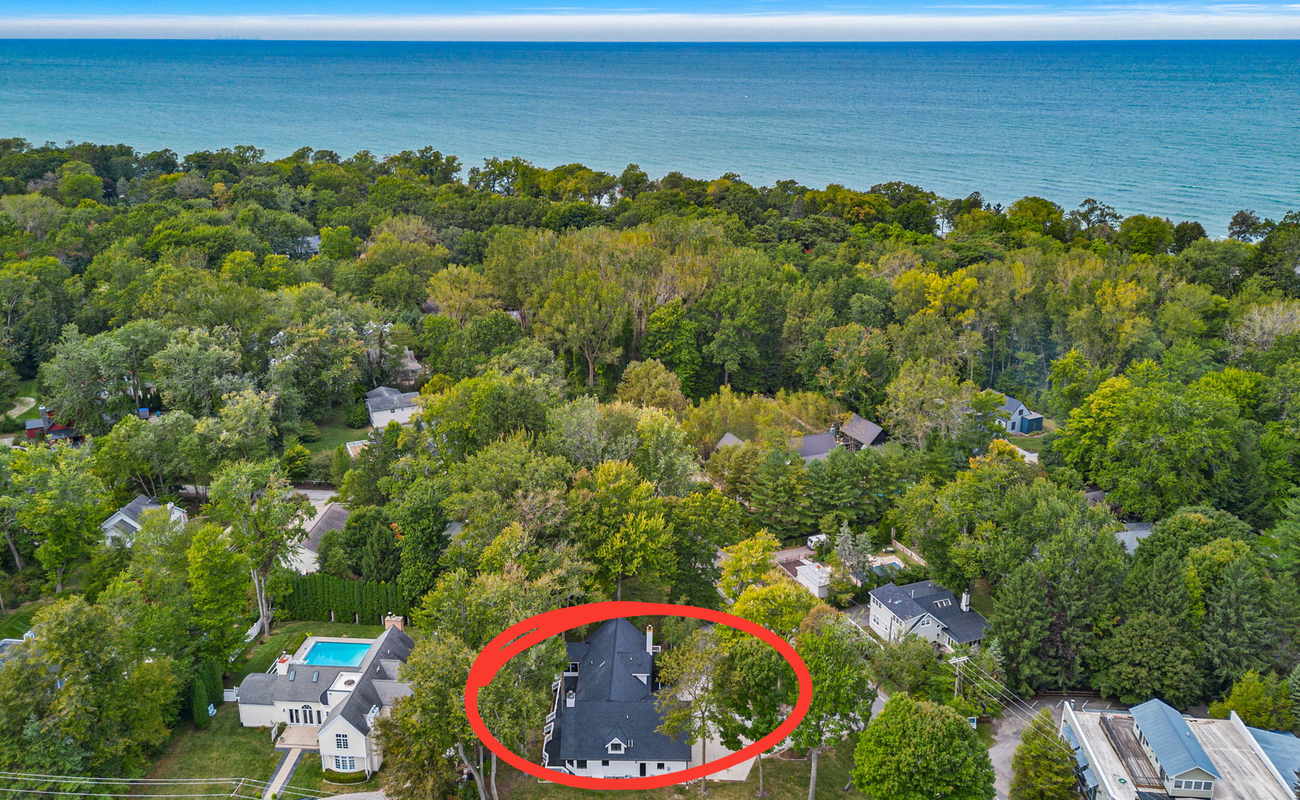 Surrounded by nature, with the calm of the lake just steps away.