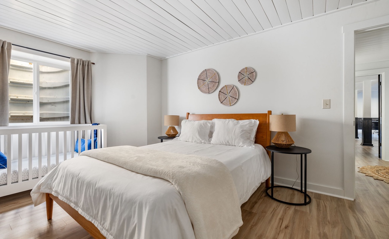 Minimalist vibes, maximum comfort—because less is more, especially when it comes to sleep!