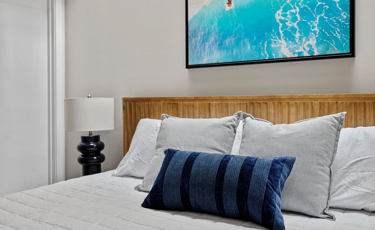 Snuggle up and dive into dreamland with this comfy setup!