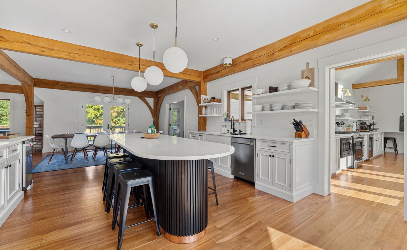 Spacious, sleek, and full of light—this kitchen was made for culinary creativity and casual gatherings.