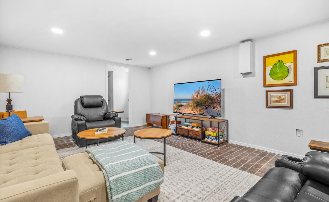 Your personal entertainment hub. Big screen, tons of seating, and all the space to unwind.