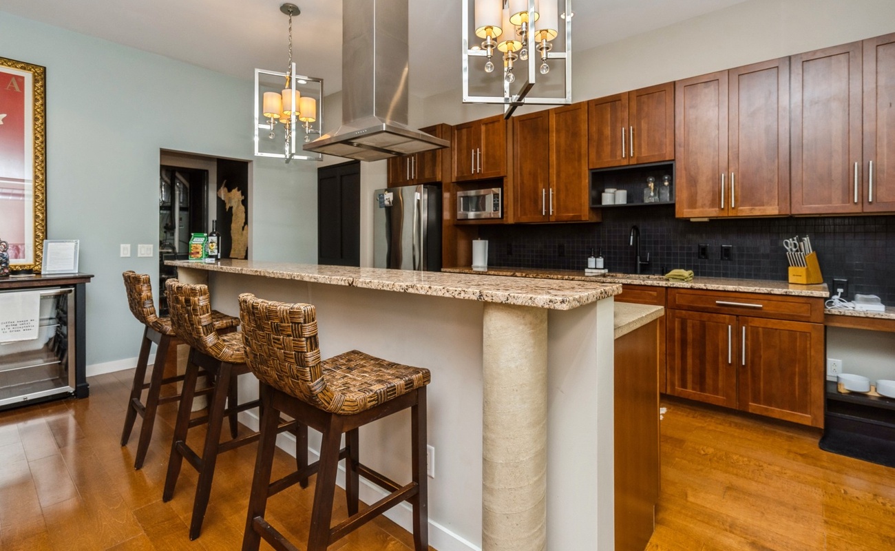 Coffee talk, late bites, and everything in between.