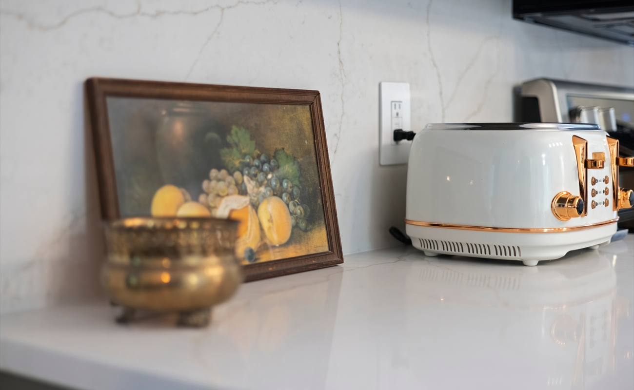 A touch of vintage charm adds warmth to The Woodsmen’s kitchen.