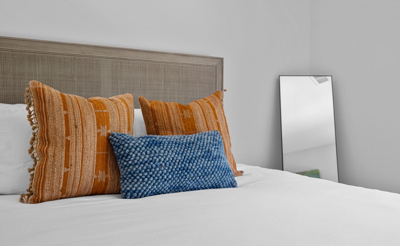 Who else loves getting into a freshly made bed with crisp linens and fluffy pillows?