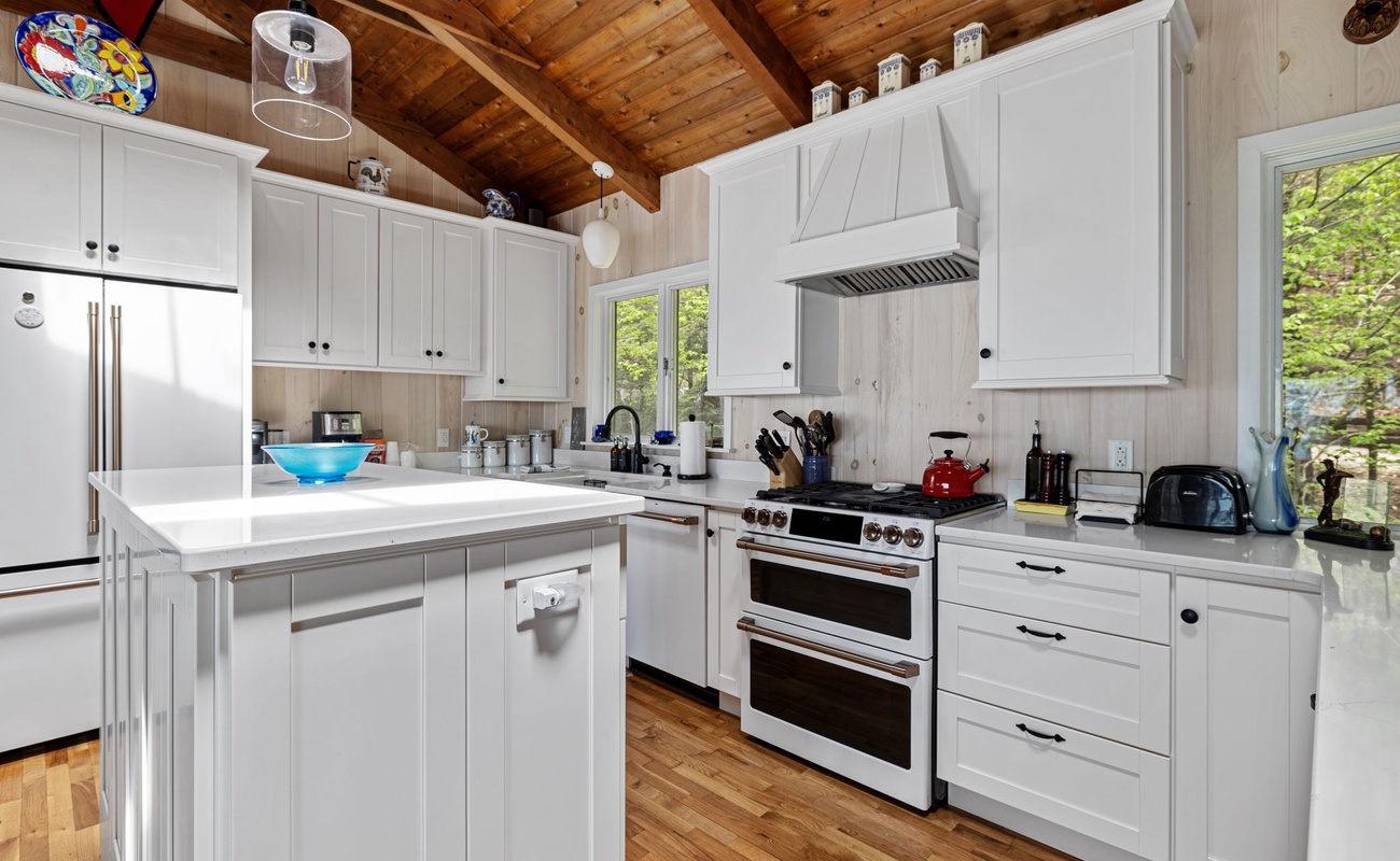 The modern Chef's Kitchen has all the essentials for cooking tasty vacay meals.