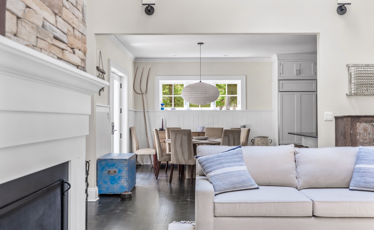 A chic setting for slow mornings, lively dinners, and good wine.