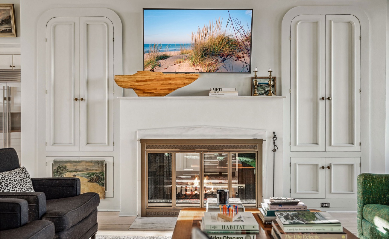 Artful touches and just the right amount of sophistication—this is how you do cozy the luxe way. (The fireplace is for decorative purpose only & not for use.)