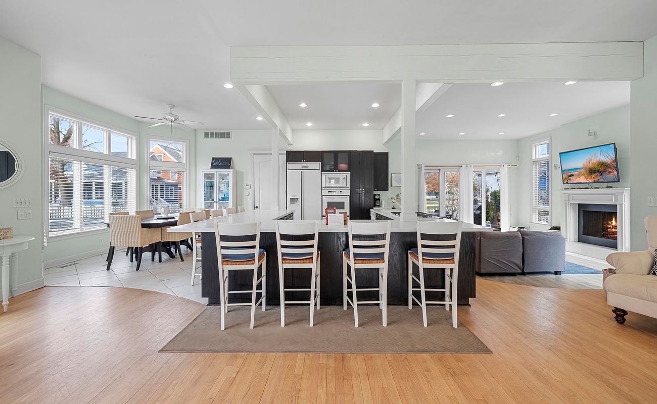 An open layout that keeps everyone comfortably connected.