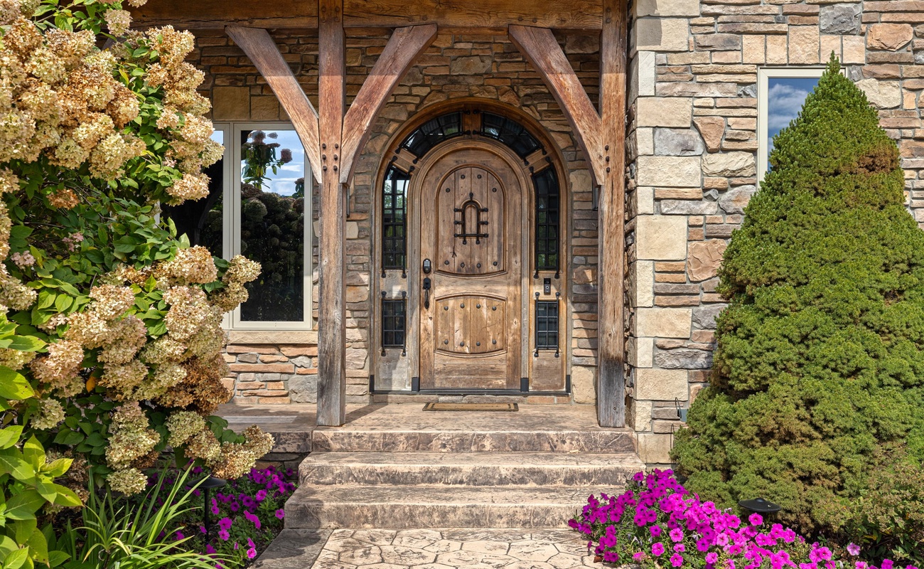 This front door isn’t just an entrance, it’s a grand welcome!