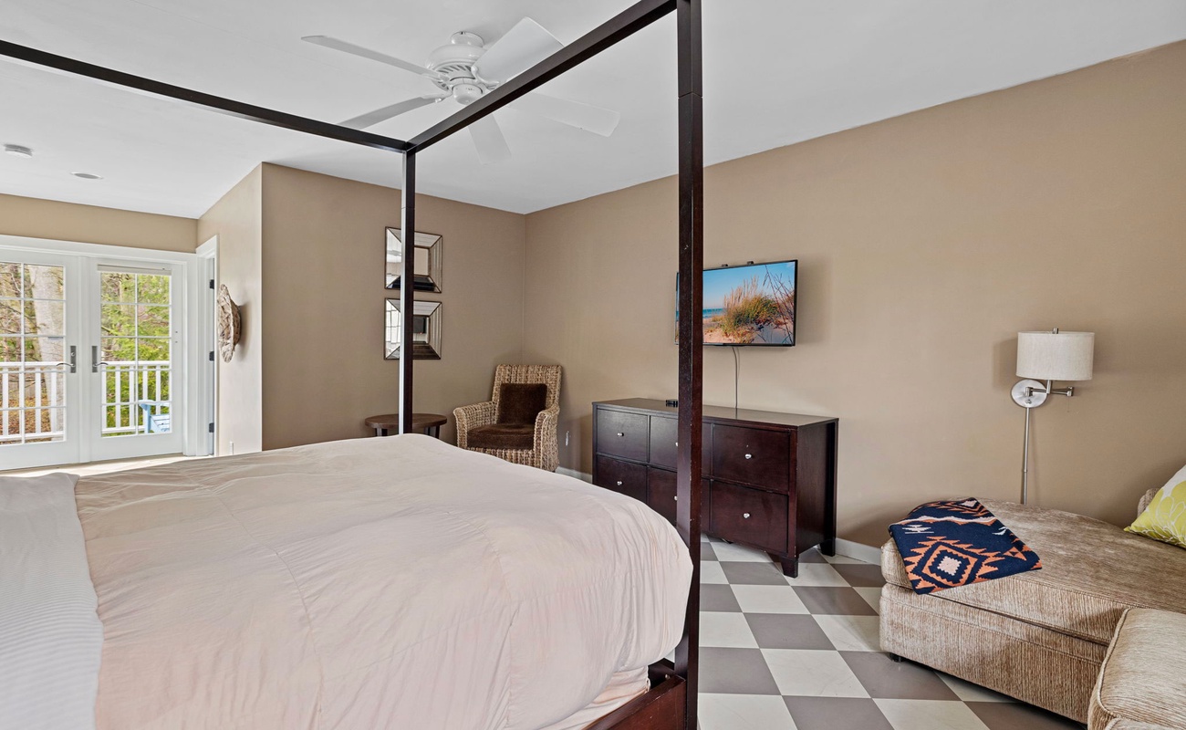 Some beautiful design work and touches of stylish decor add extra richness here.