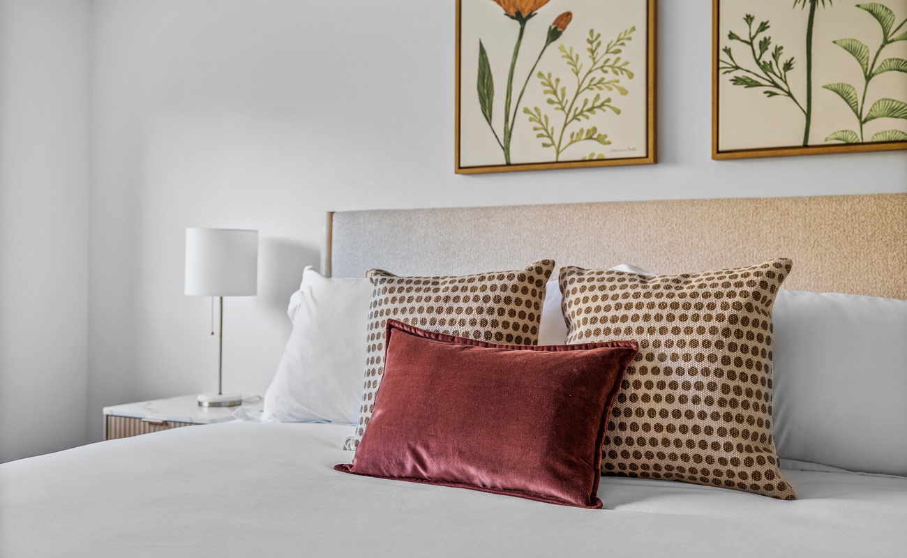 A splash of red to brighten up your dreams!