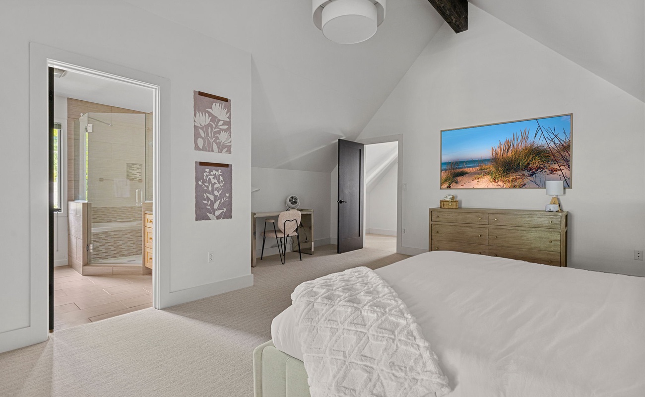 A master suite that checks all the boxes: comfort, style, and a gorgeous bathroom.