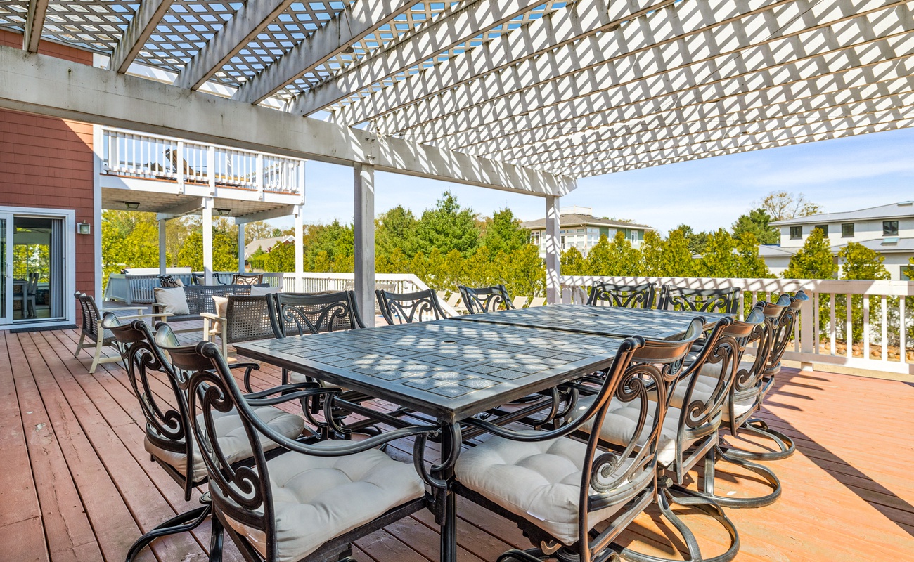 Feast under the pergola—your table for 10 awaits!