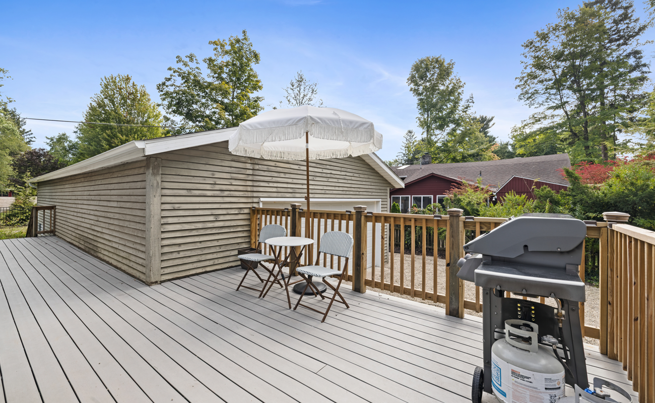 Your outdoor dining spot, complete with BBQ vibes.