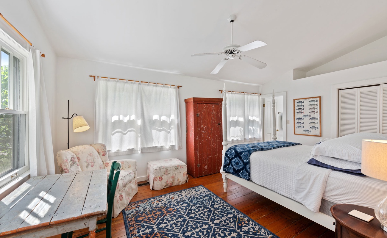 Primary bedroom has a queen-size bed.