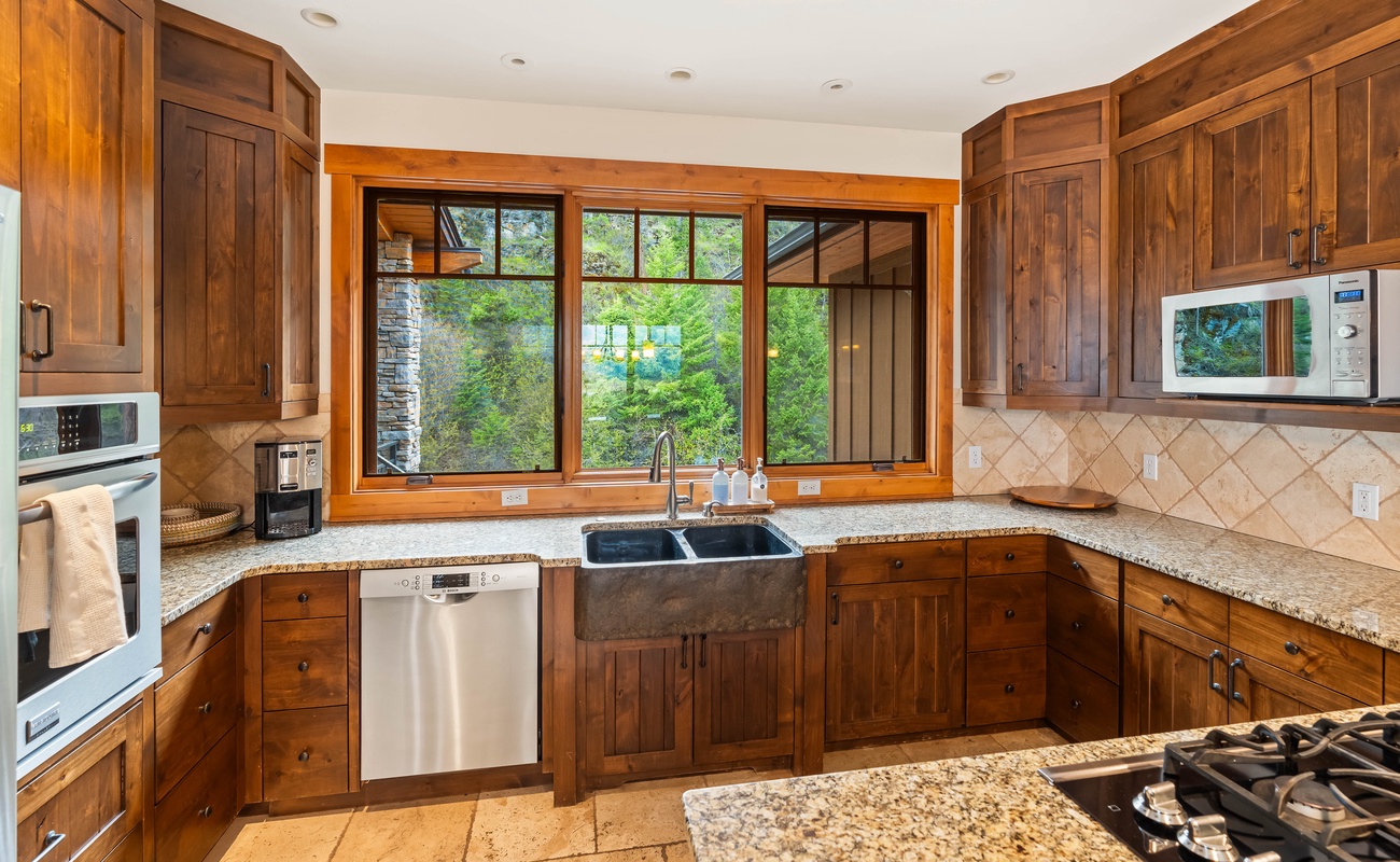 Granite countertops so nice, they might just inspire your next masterpiece…or at least breakfast