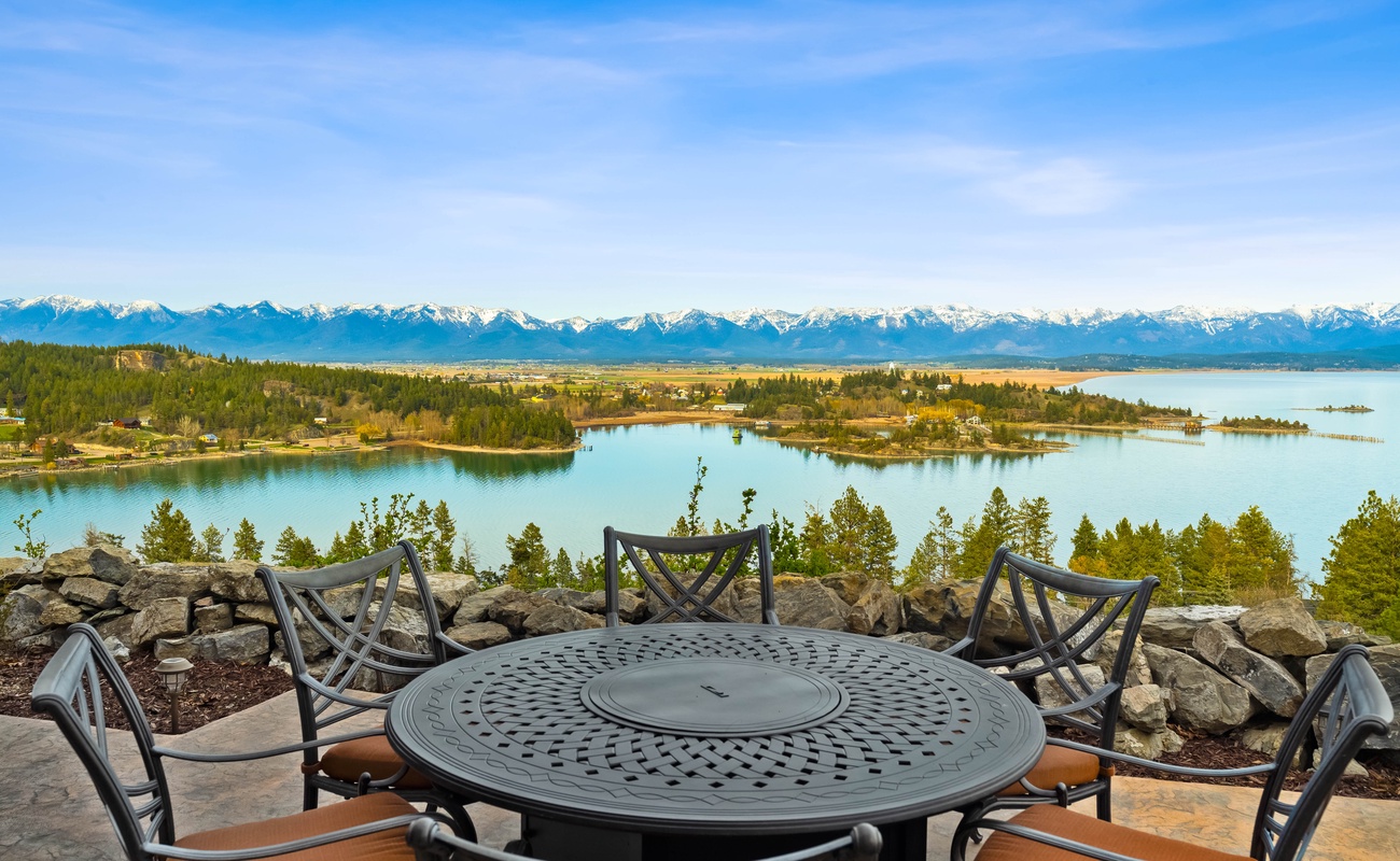 Dining with a view that’s better than any centerpiece.